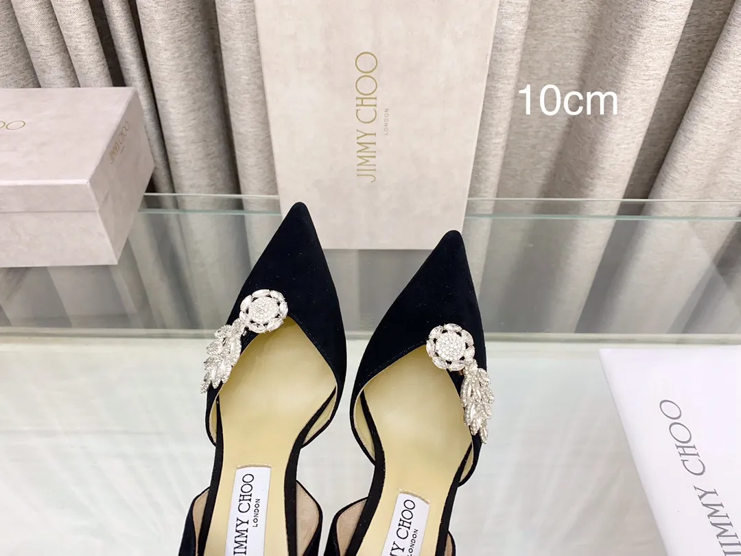 👟👟Ex-factory price 600👟👟 JIMMY CHOO Jimmy Choo counter new leaf diamond hollow shoes 👠 (high quality) 🌈Material: imported cashmere, lining sheepskin ✔️Original customization of rhinestones ➰Italian leather outsole ✨Heel height: 8.5cm/10cm ✨Number of codes: 35~39 (34, 40, 41, 42 are custom-made and cannot be returned or exchanged)